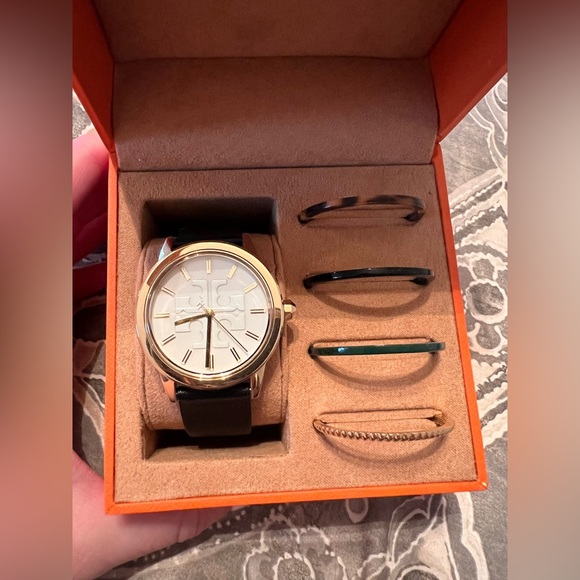 Tory Burch Gigi Strap ring set Watch 36 mm - Picture 2 of 3